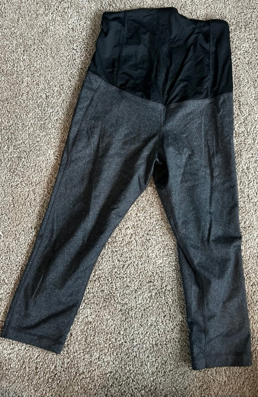 #35  Cropped maternity Workout pants sm