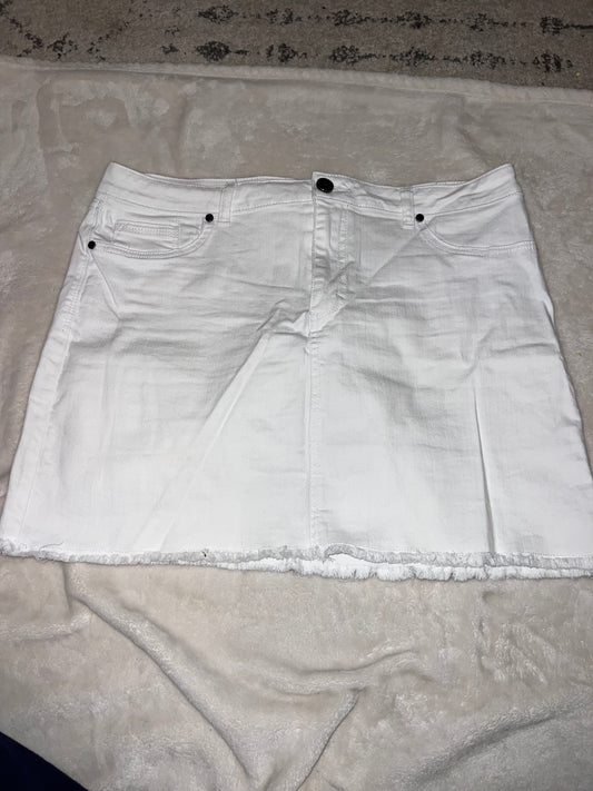 Womens Size 16 TJMaxx 1822 stretchy white denim skirt