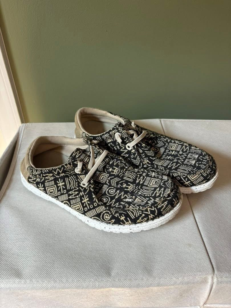 #133 **REDUCED** Women’s Size 7.5 Shoes