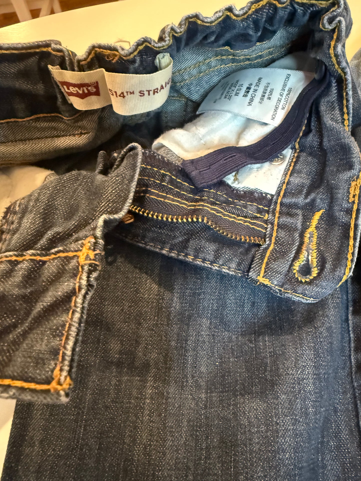 136 EUC Levi jeans slim adjustable waist size 10