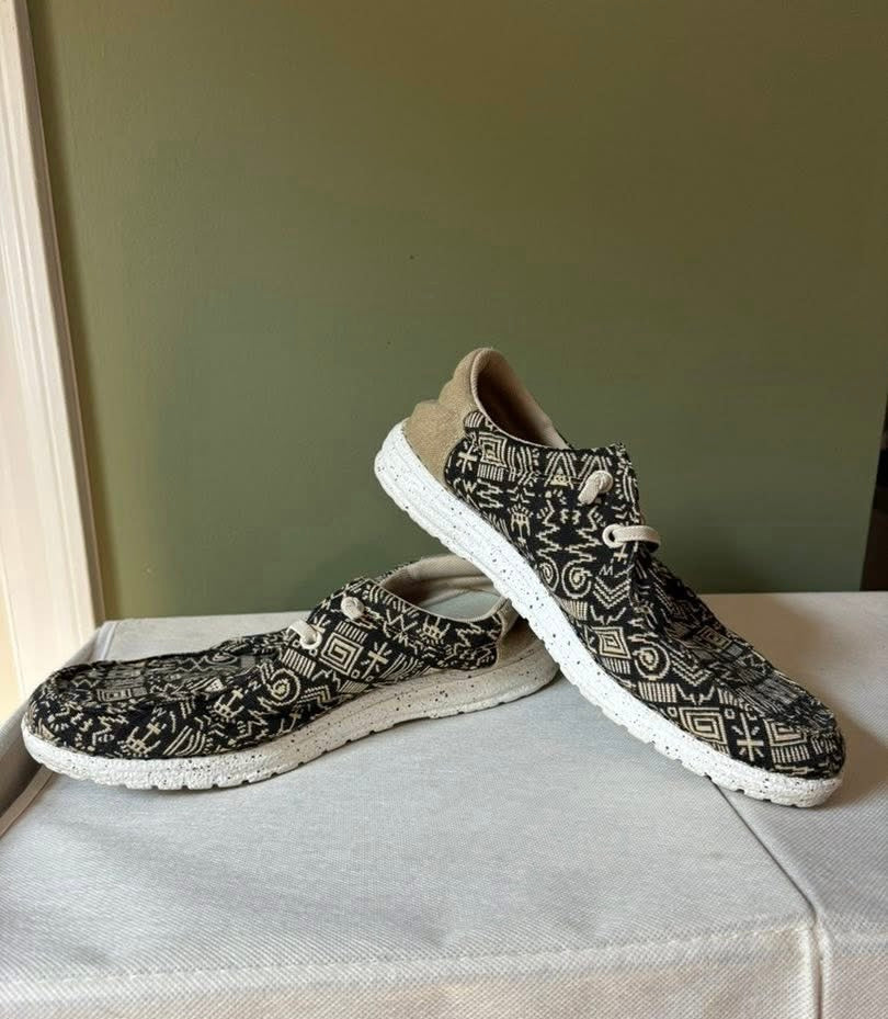 #133 **REDUCED** Women’s Size 7.5 Shoes