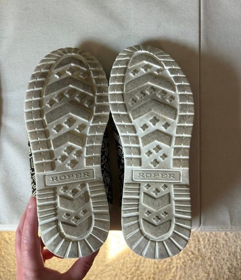 #133 **REDUCED** Women’s Size 7.5 Shoes