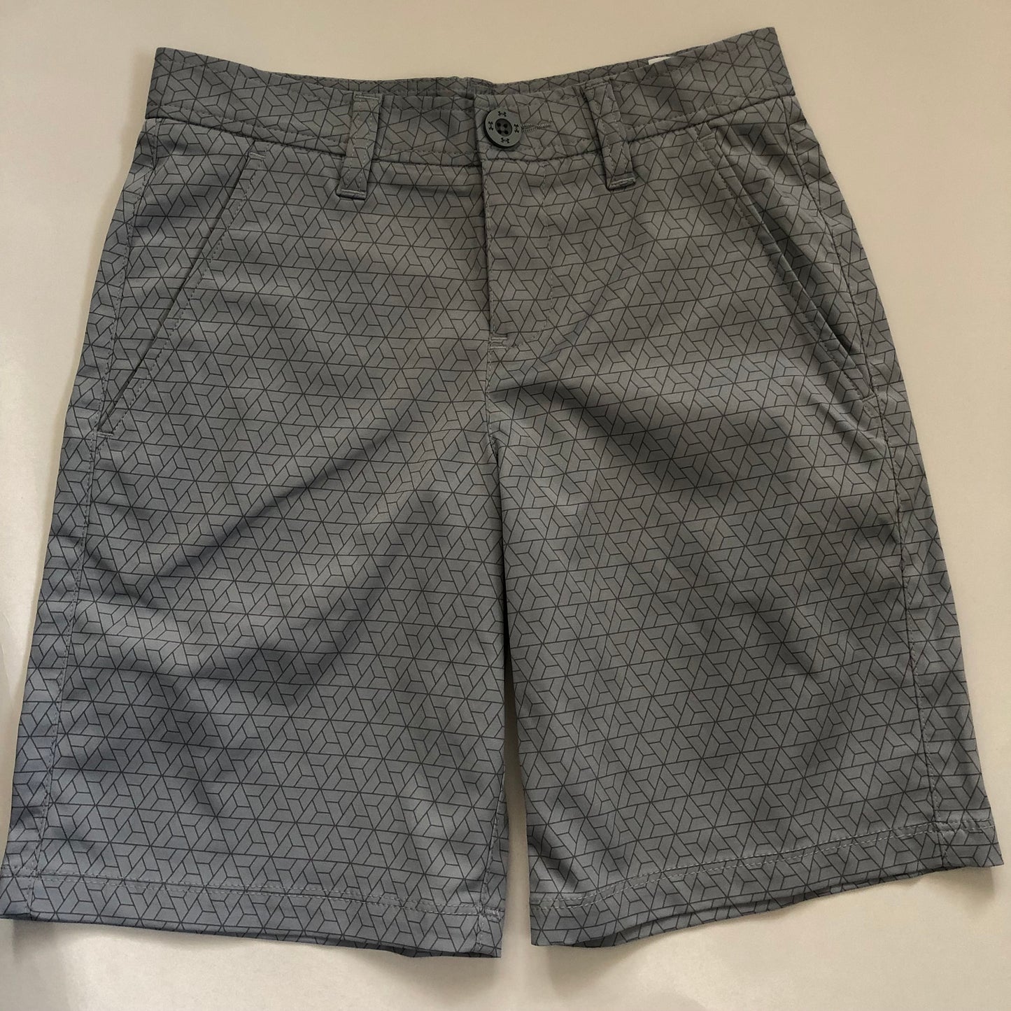 *Reduced* Size 10 NWOT Under Armour Golf Shorts- boy gray