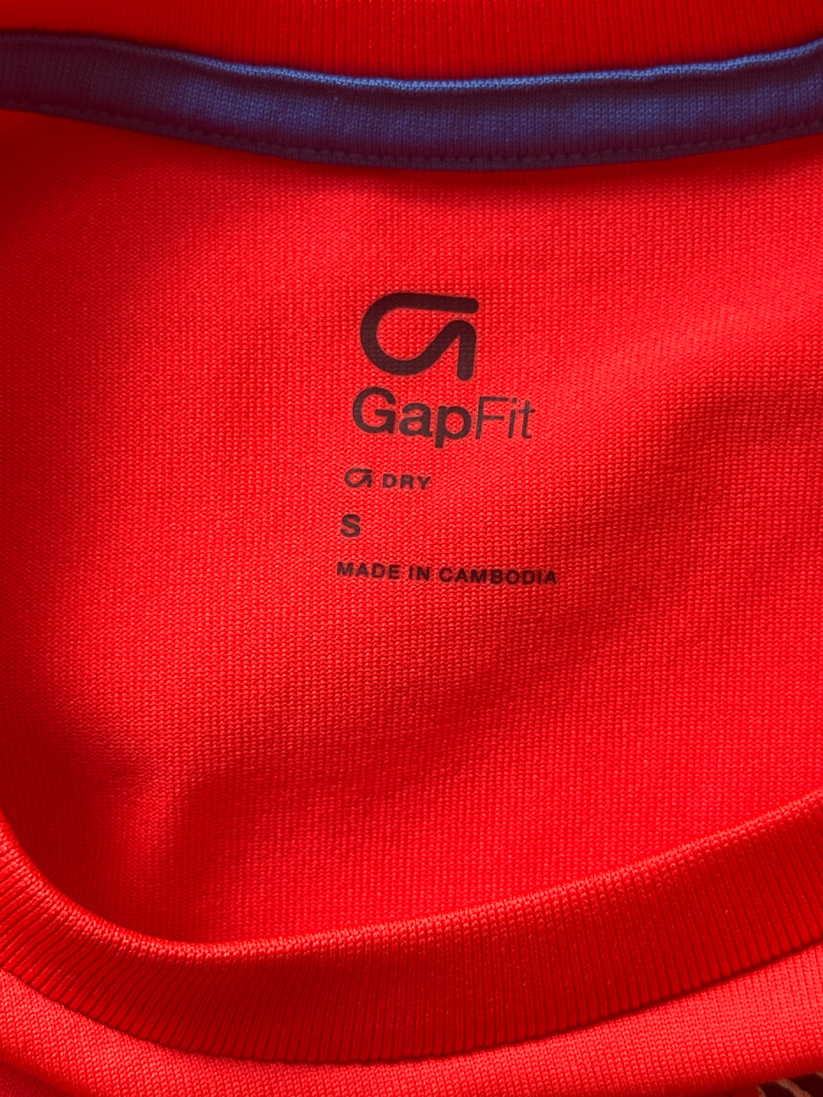 #163 GapFit Drifit Skier Shirt - size S - EUC