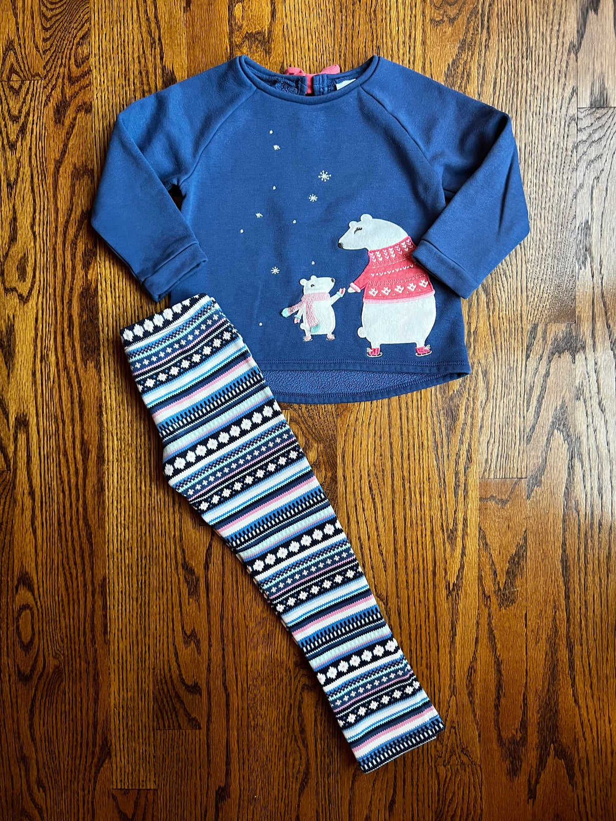 Seller #115 - Gymboree Girls 4T Polar Bear Sweatshirt with Cozy Lined Leggings, GUC