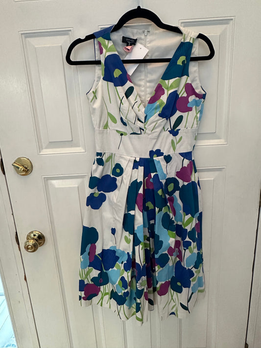 Suzi Chin White Blue Floral Dress Sz 2 Retails for $198