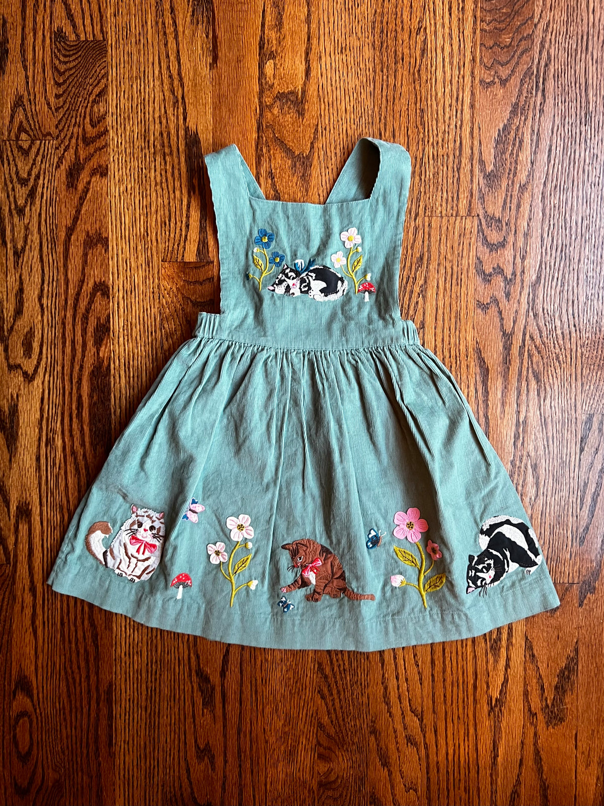 Seller #115 - Boden Girls 3-4Y Green Corduroy Floral Cat Pinnie, EUC