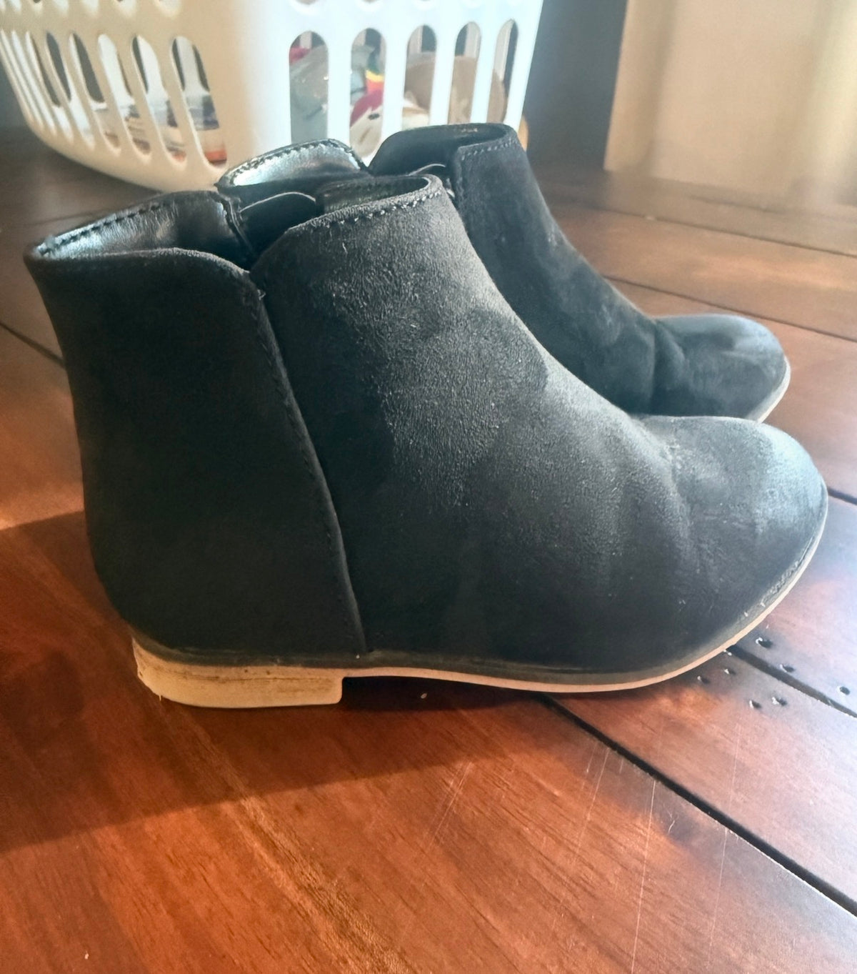 #51 Cat & Jack Girls 9 Black Ankle Boots