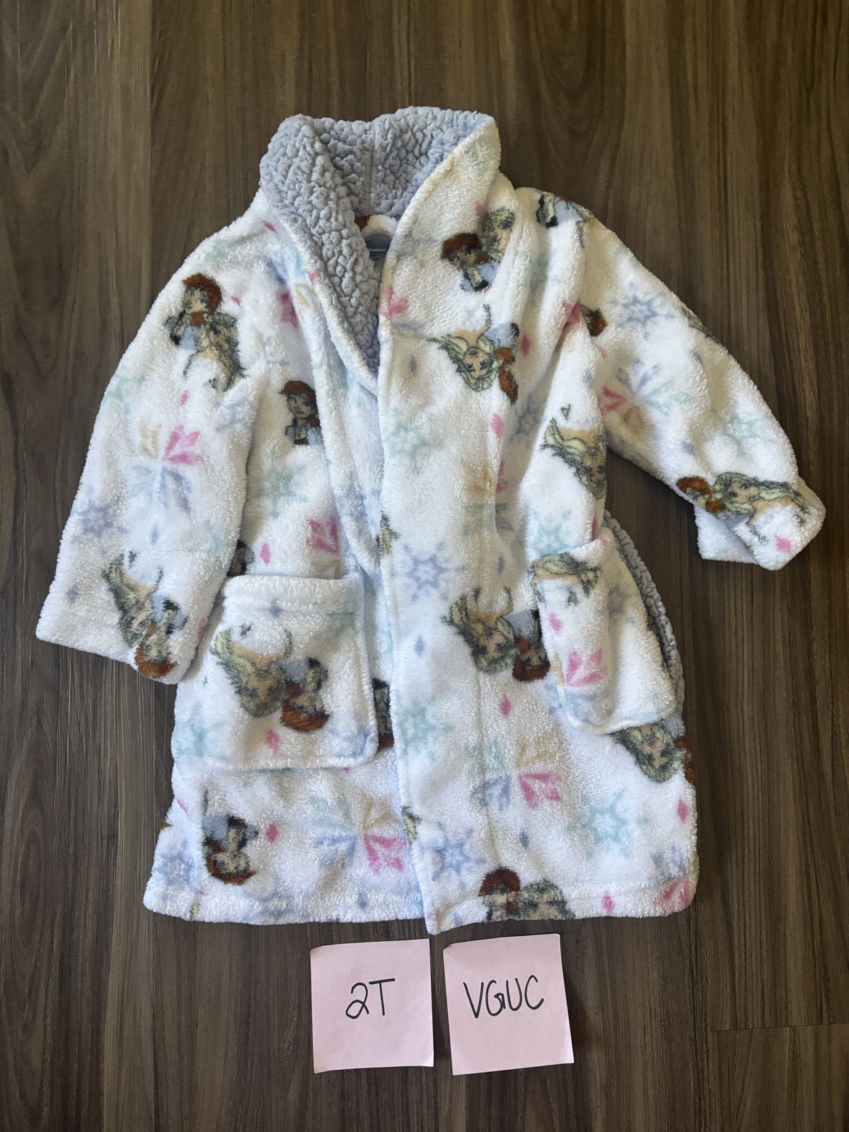 #138 - 2T Frozen Bathrobe VGUC