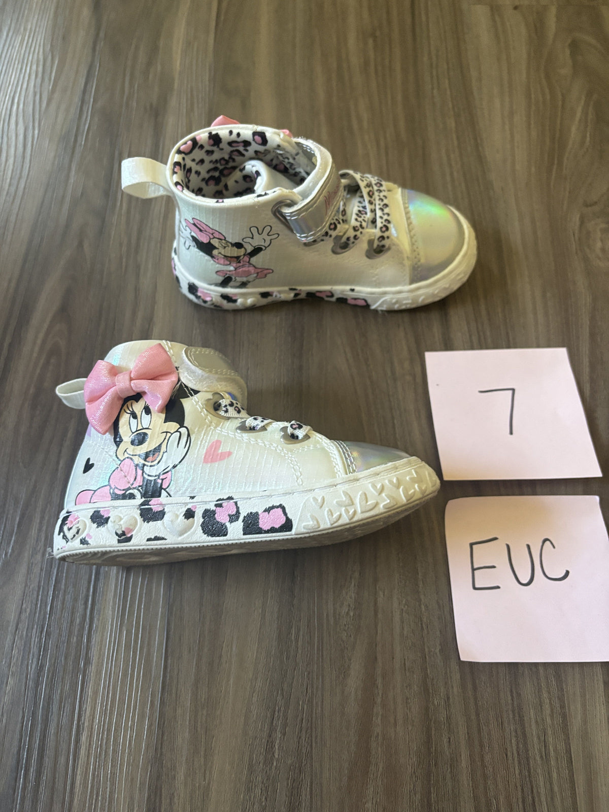 #138 - 7T Shoe EUC Minnie High Tops