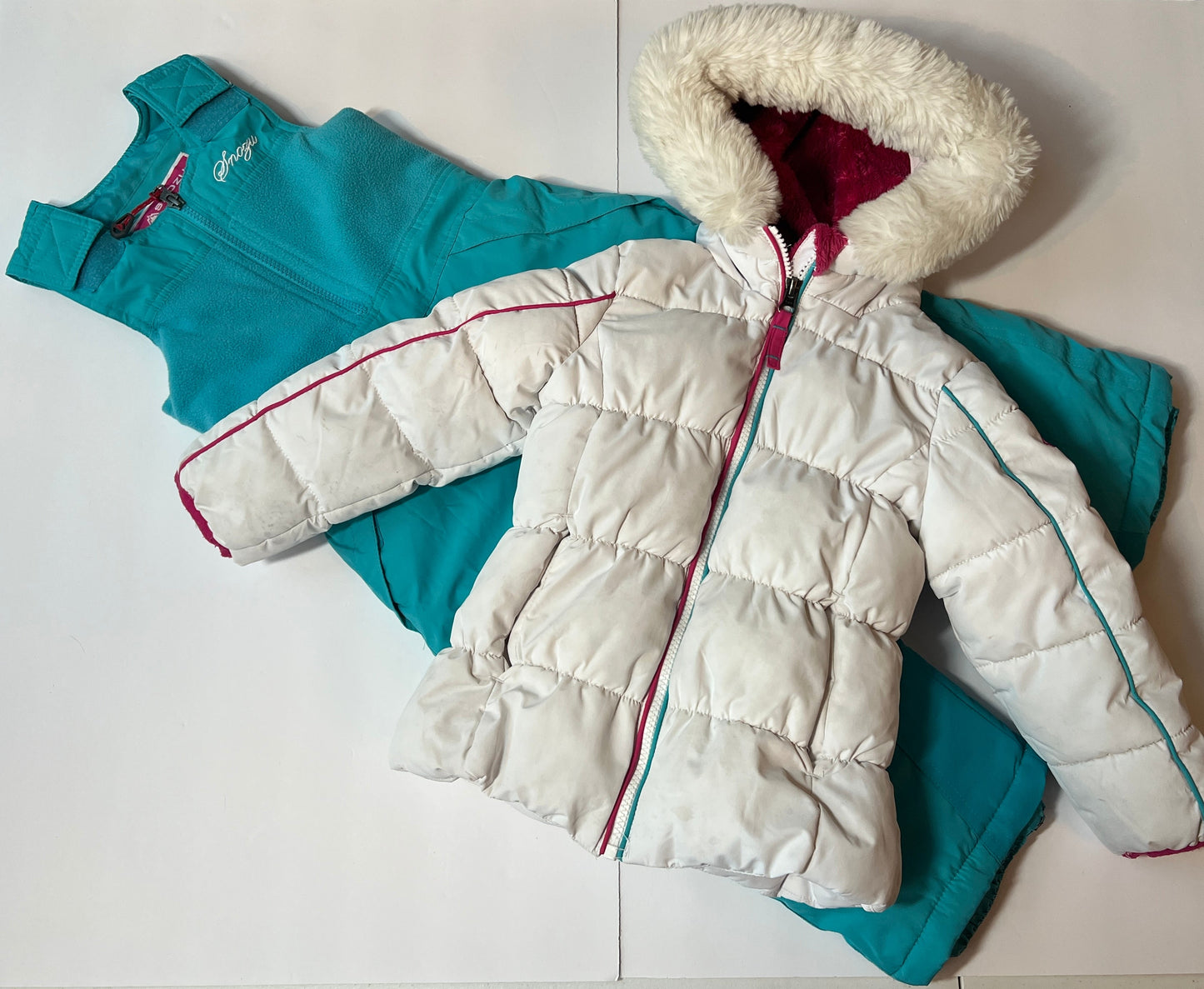#180 Girls 4T White Snow jacket and Teal Snow Bib
