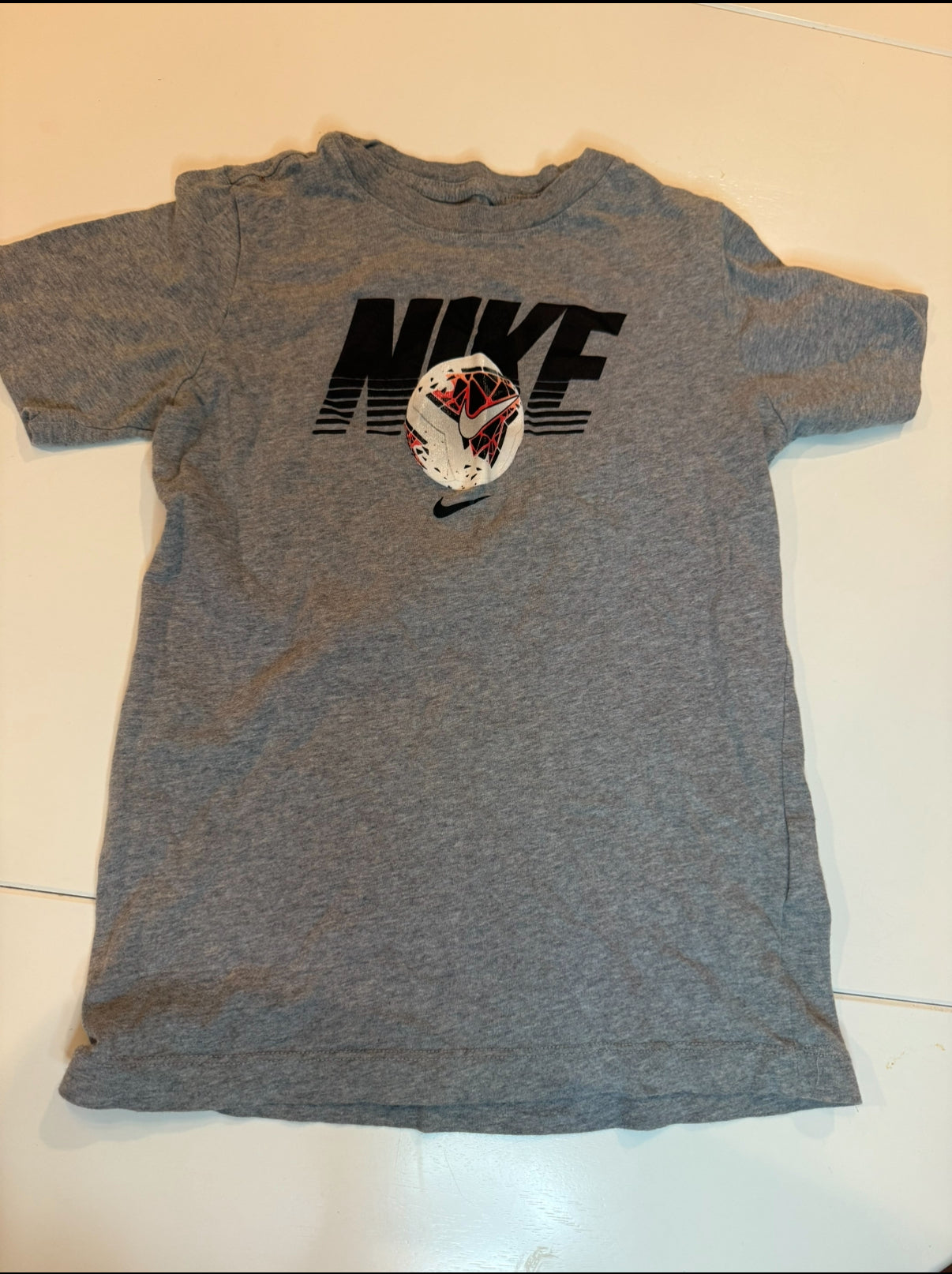 136 EUC nike size small