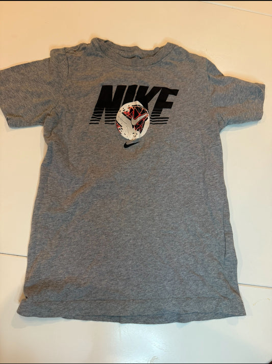 136 EUC nike size small