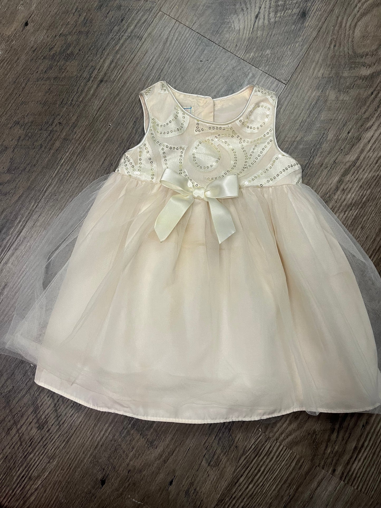 #13 VGUC 6 month baby girl dress