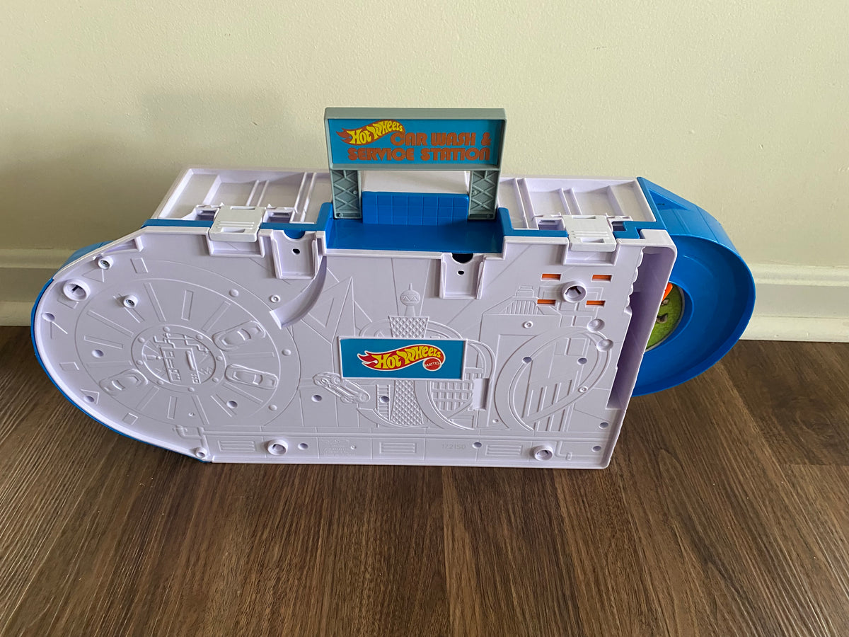 Seller 59 Hot Wheels travel play set