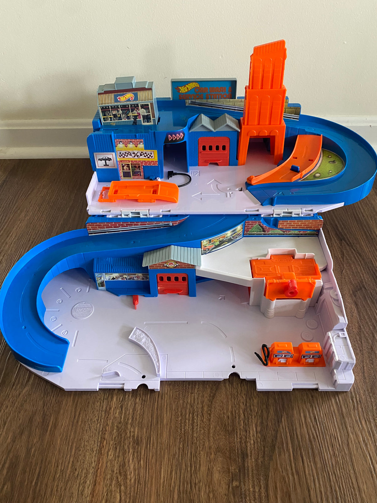 Seller 59 Hot Wheels travel play set