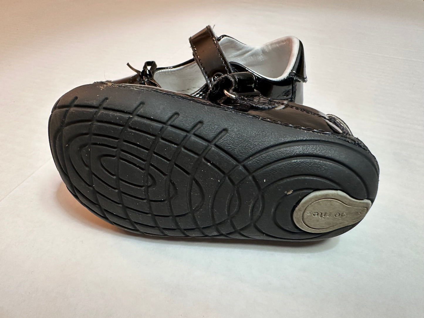#88 6w stride rite girl shoes EUC