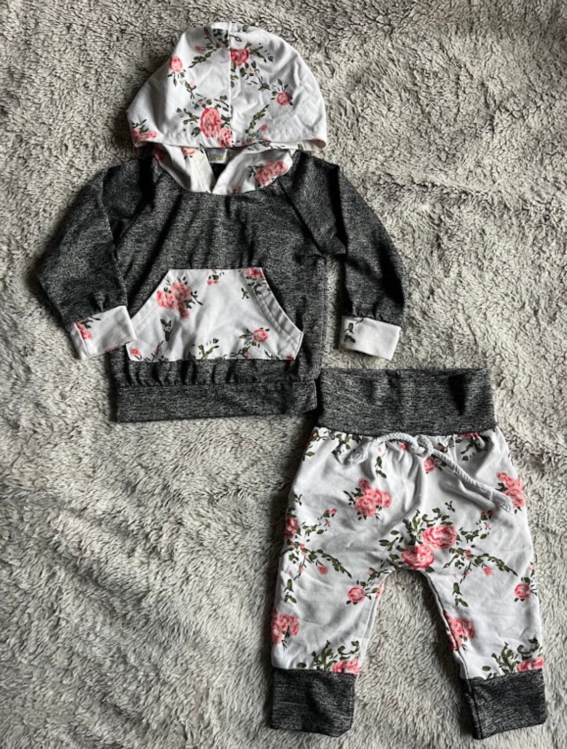 Seller #13 Chuya girls size 70 (6-9 months) two piece floral hooded outfit