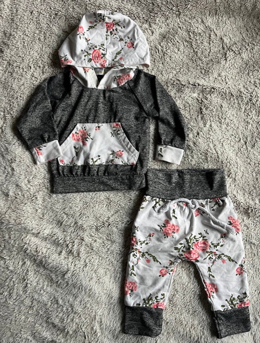 Seller #13 Chuya girls size 70 (6-9 months) two piece floral hooded outfit