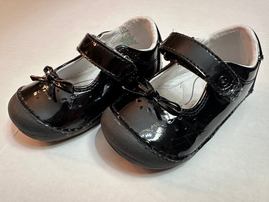 #88 6w stride rite girl shoes EUC