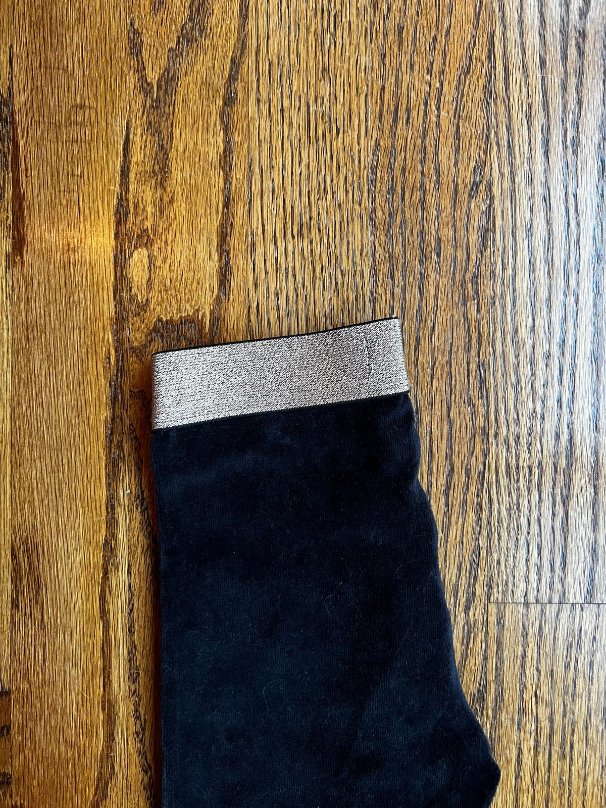 Seller #115 - Boden Girls 4-5Y Black Velvet Leggings with Gold Waistband, VGUC
