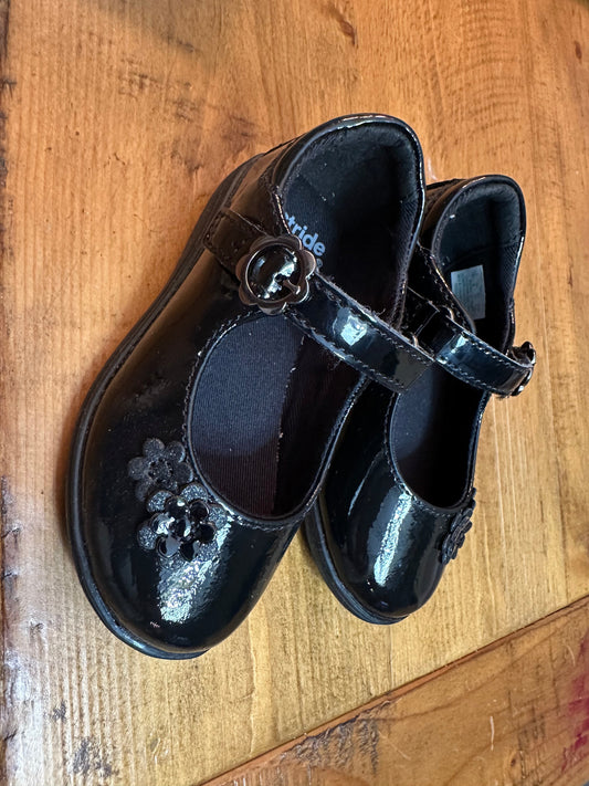 #88 7w stride rite girl shoes EEUC