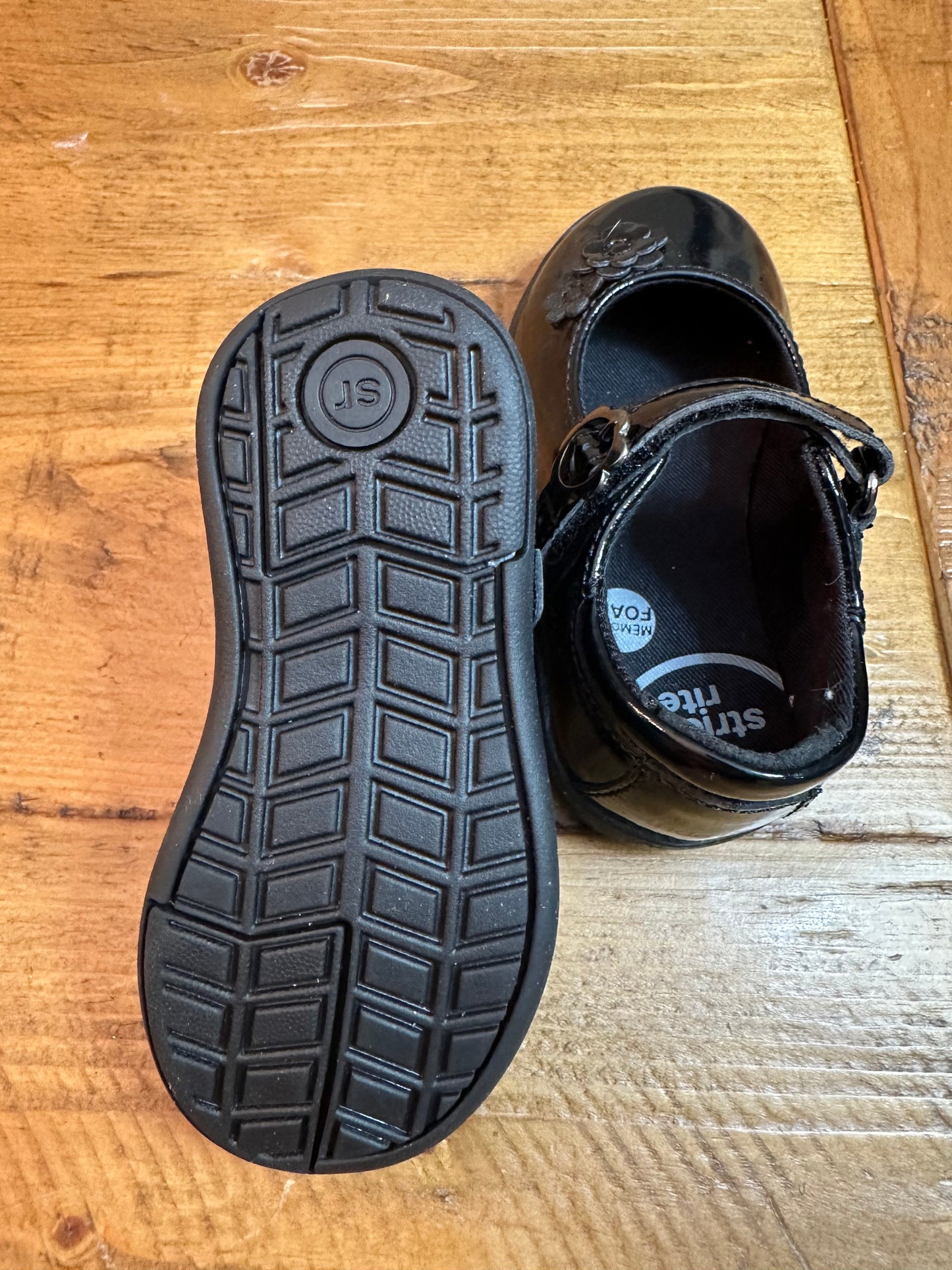 #88 7w stride rite girl shoes EEUC