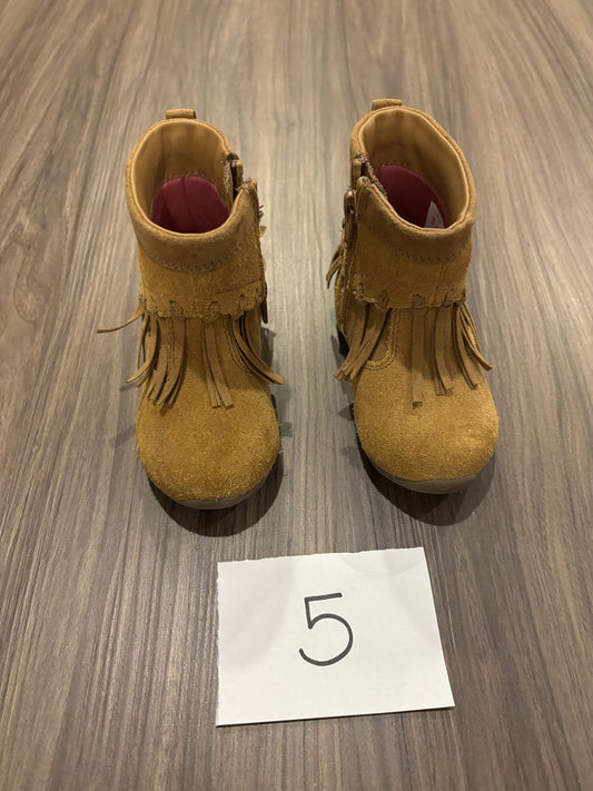 #138 - 5T - VGUC Tan Fringe Boots - PU 45236