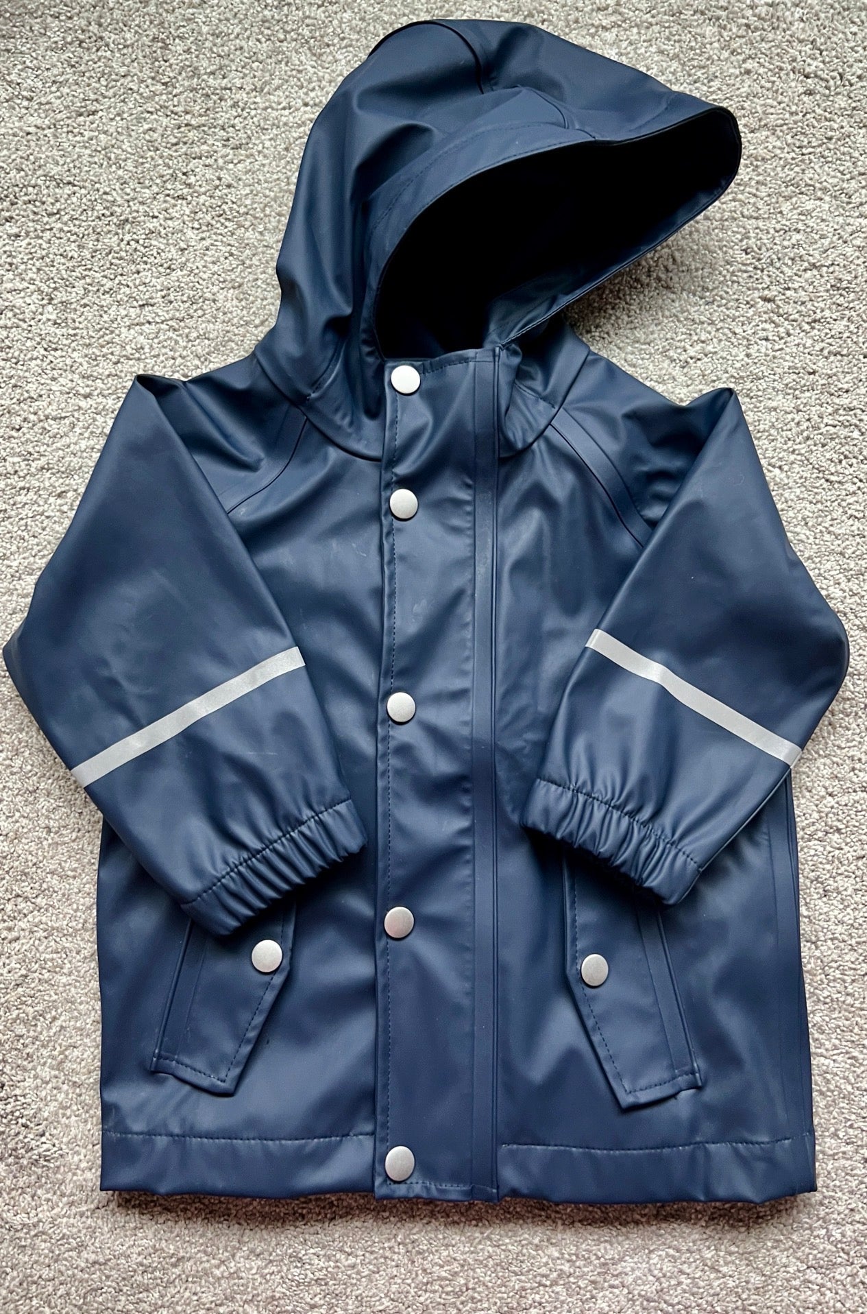 Hanna navy raincoat, 2T, EUC