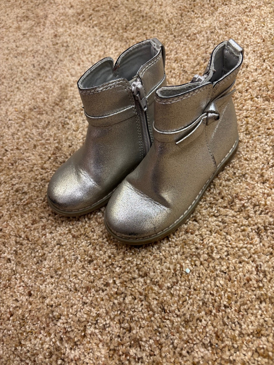 #86A girls size 8 baby gap silver boots