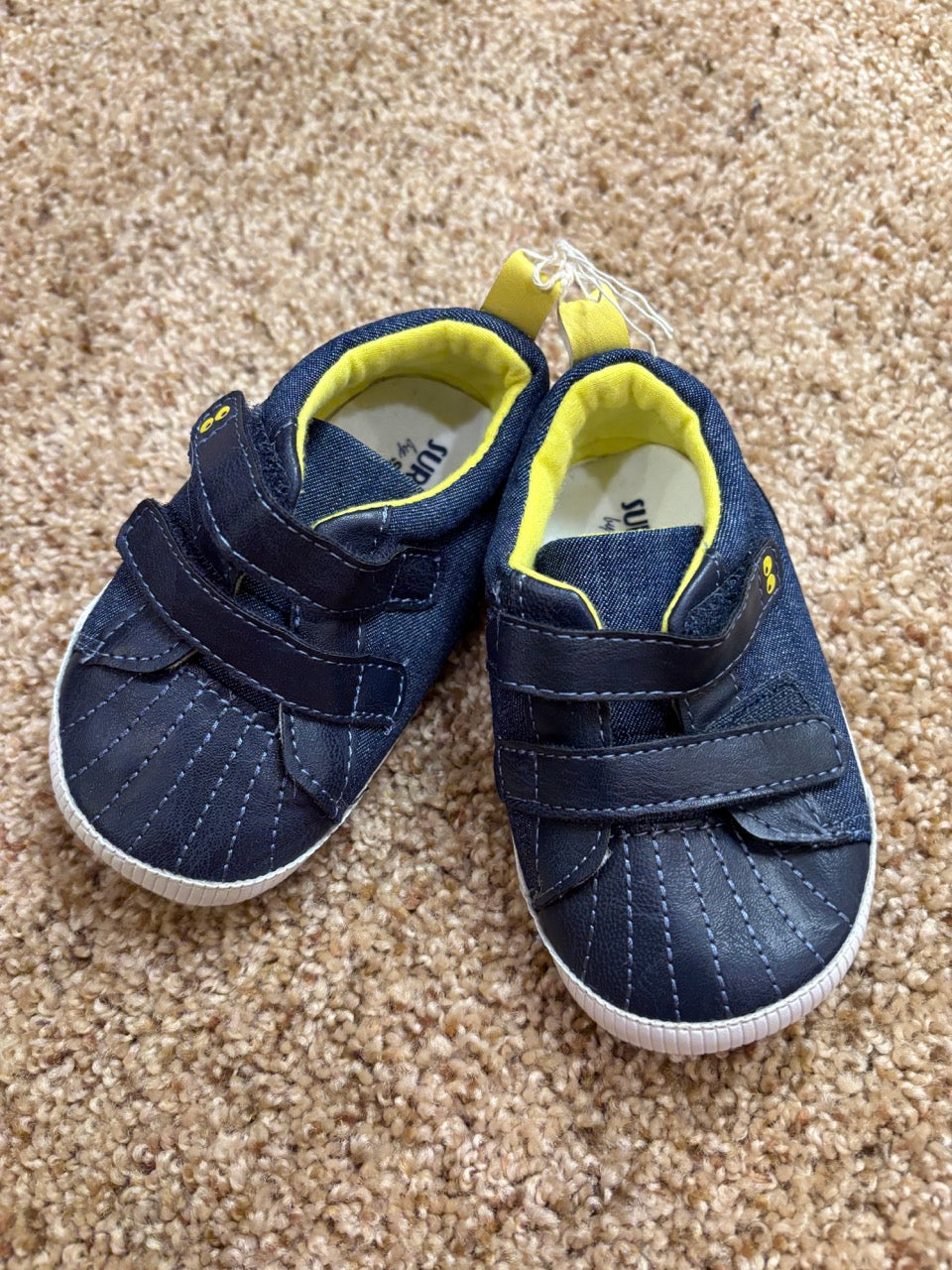 #86A boys shoes 12-18mo