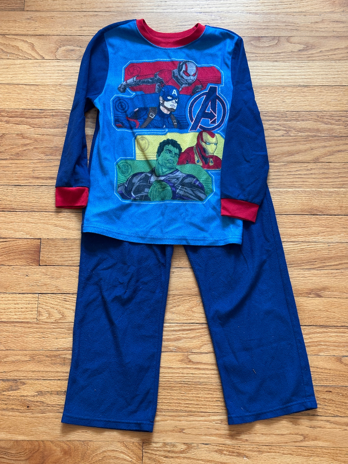 #163 Marvel Avengers Fleece Pajamas - size 8 - VGUC