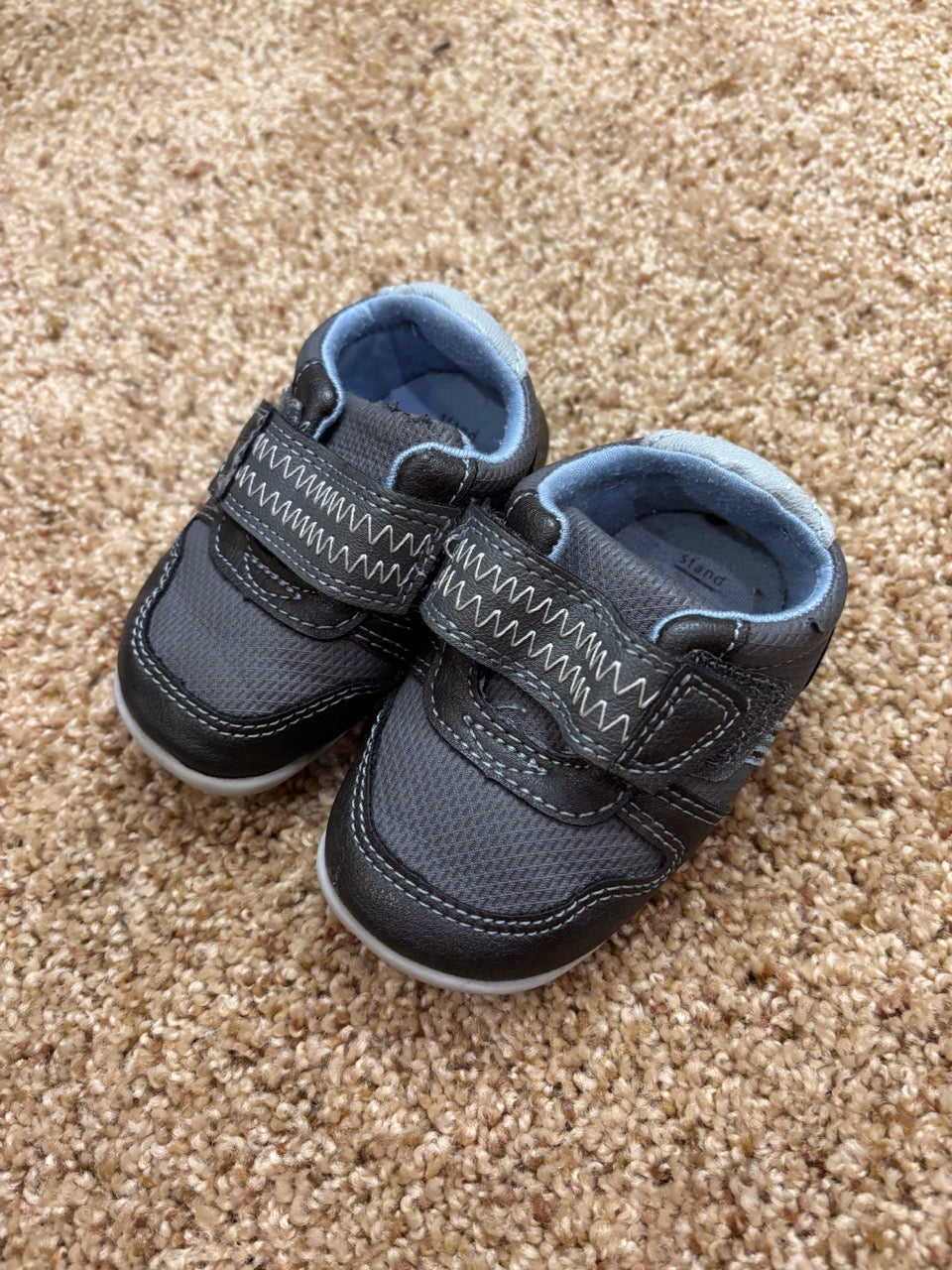 #86A boys shoes size 3.5, carters, toddler