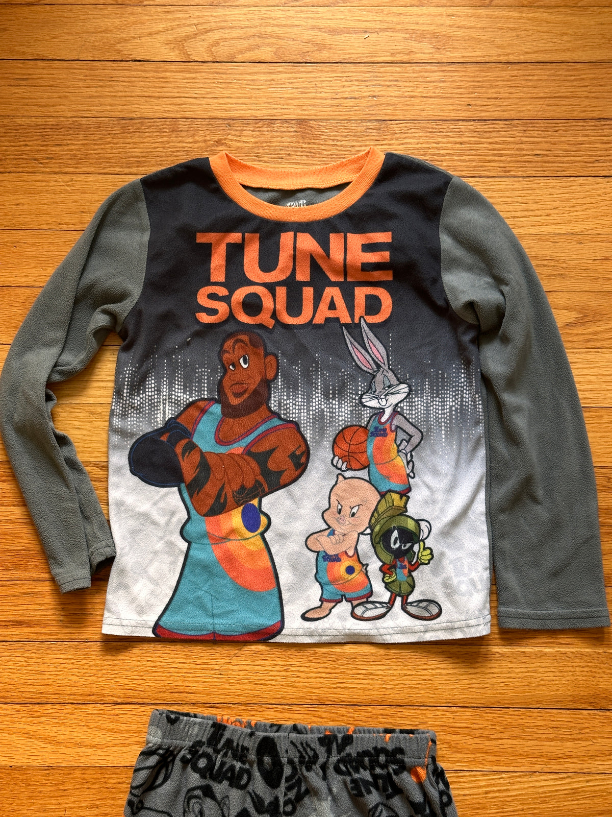 #163 Space Jams Fleece Pajamas - size M - VGUC