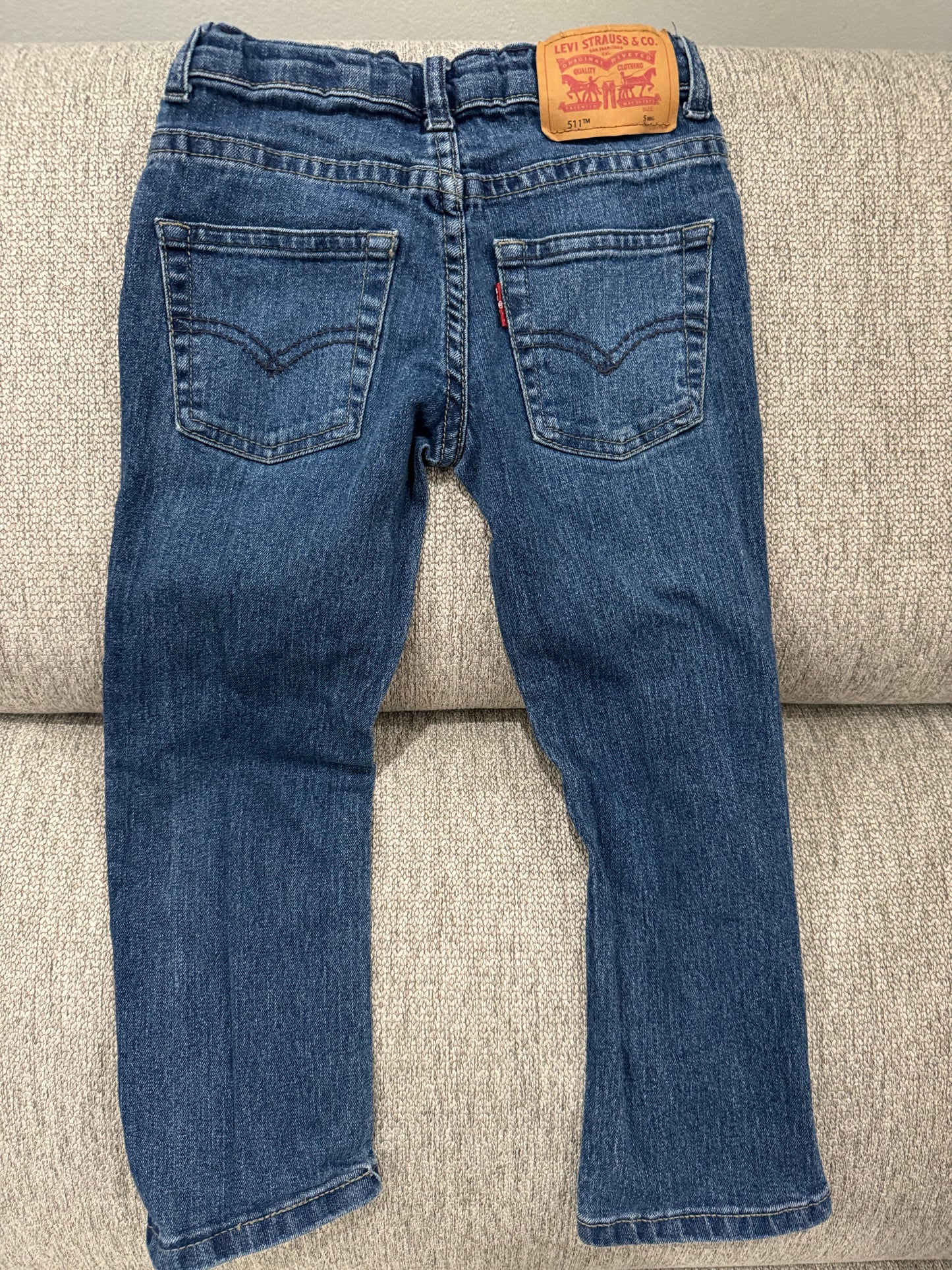 #59 Levi’s Slim Bluejeans - Boys Size 5