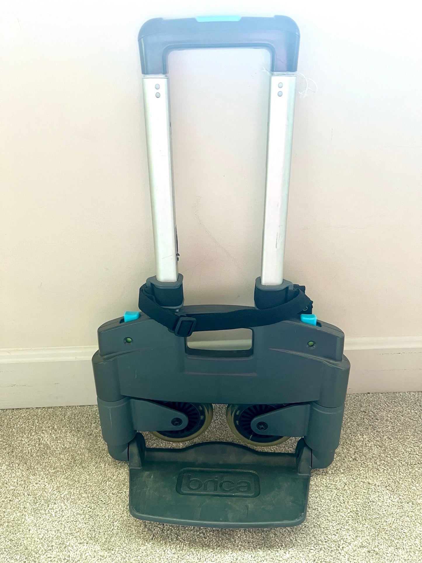 Brica car seat carrier for airport