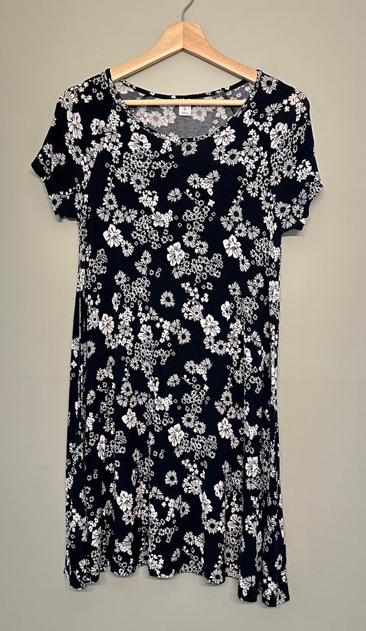 Old Navy Women’s XS Black/White Floral T-Shirt Dress
