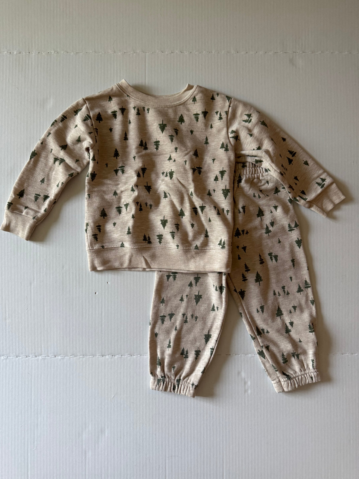 Seller #129 - Garanimals 2T Pine Tree Sweat Set