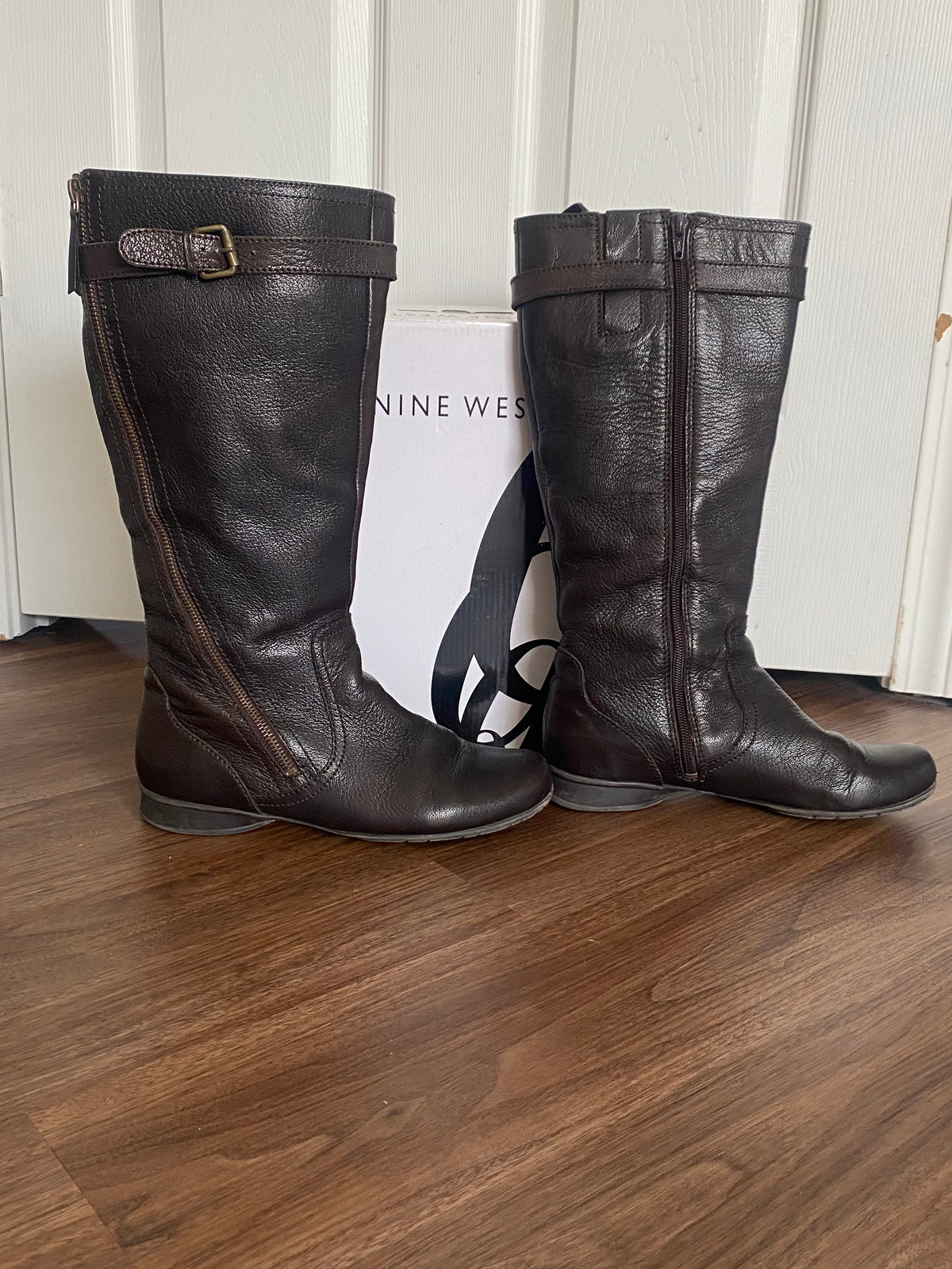 #59 Womens Nine West size 8 tall brown boots