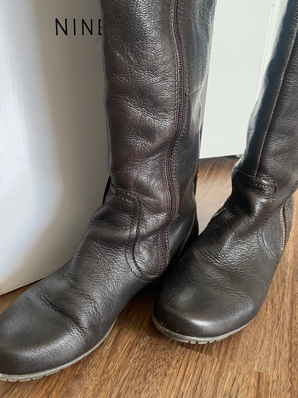 #59 Womens Nine West size 8 tall brown boots