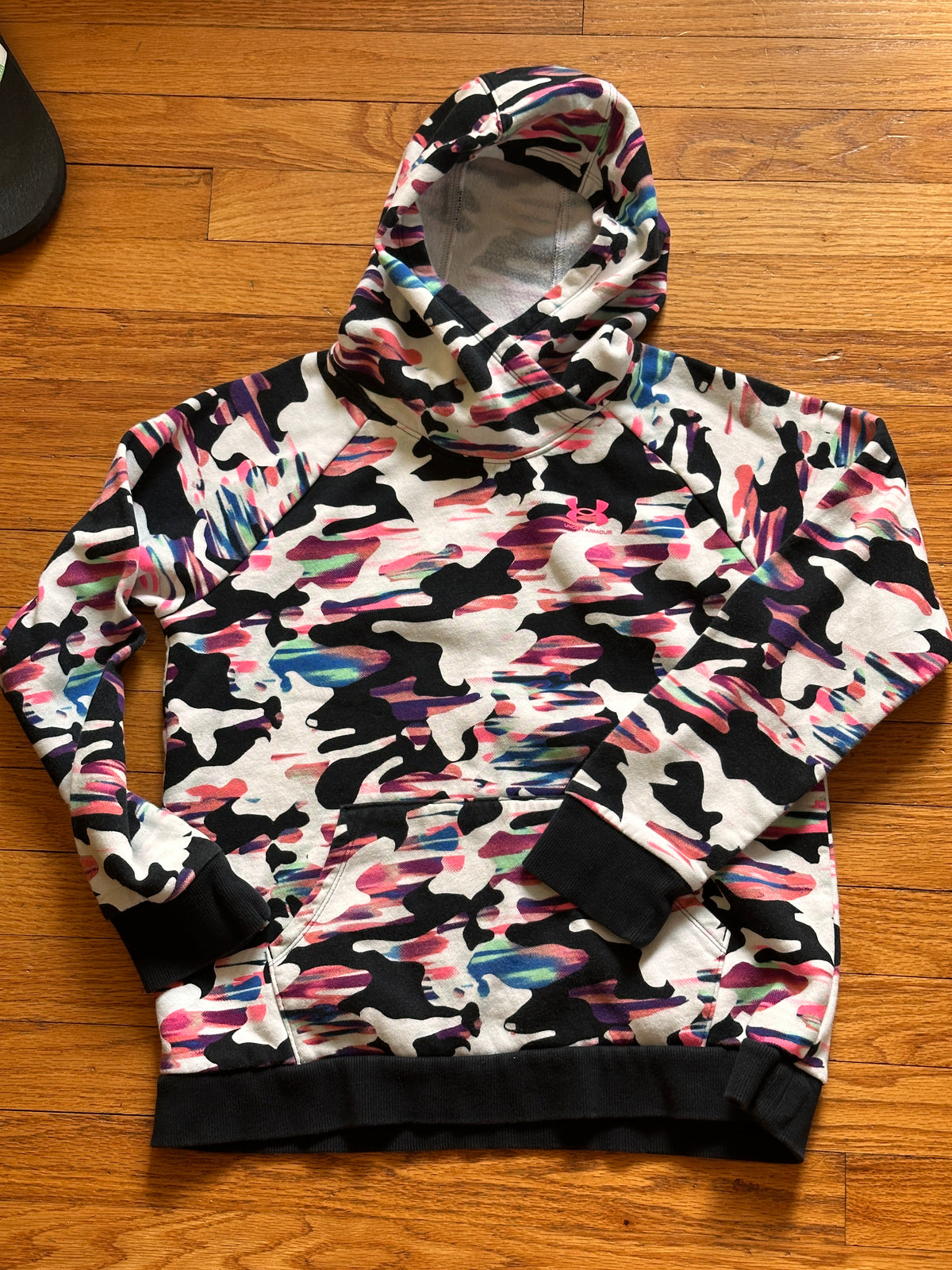 #163 Under Armour Pink Camo Sweatshirt - size YXL - VGUC
