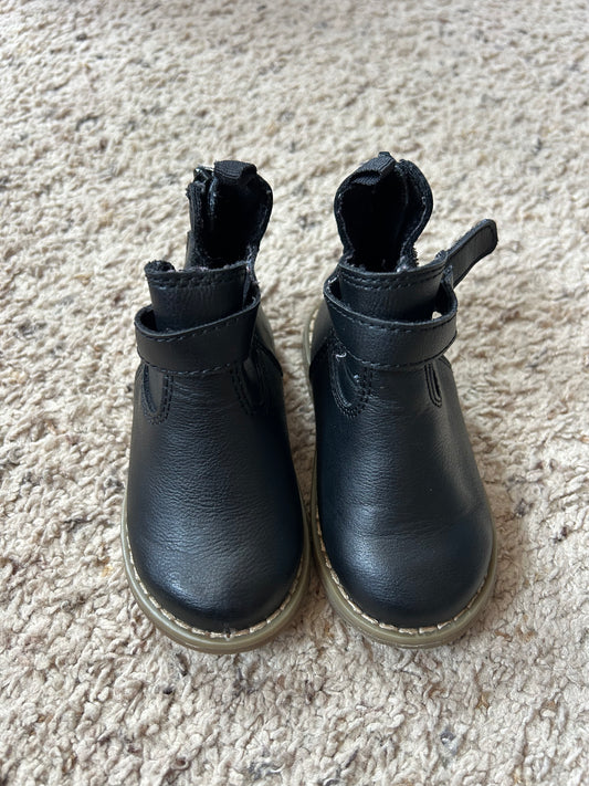 Seller 120 GUC Old Navy Black Boots size 5C