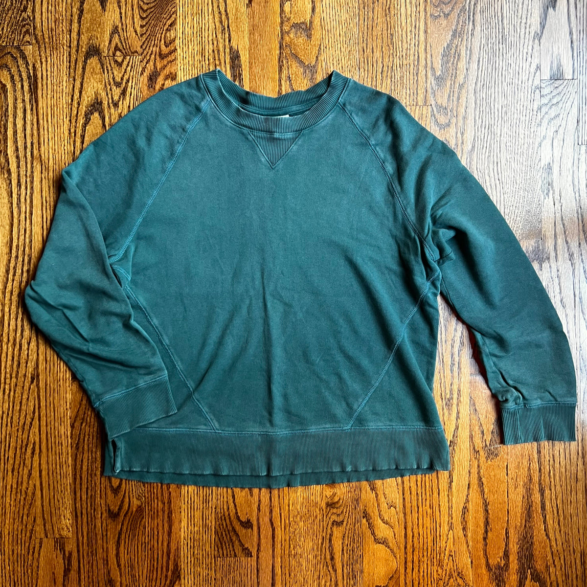 Seller #115 - Universal Thread Women’s M Dark Green Relaxed Crewneck Sweatshirt, VGUC