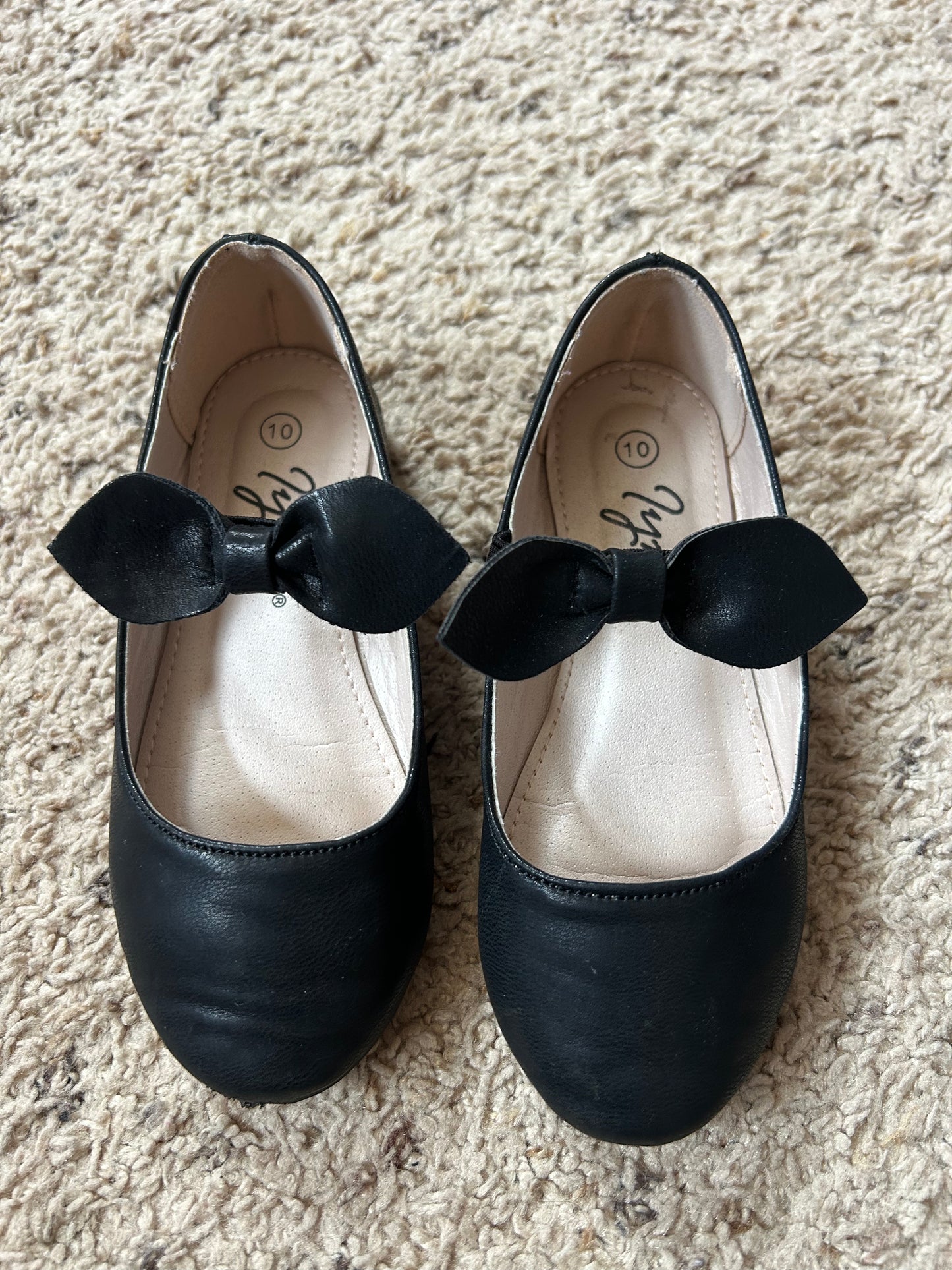 Seller 120 VGUC Girls size 10 flats