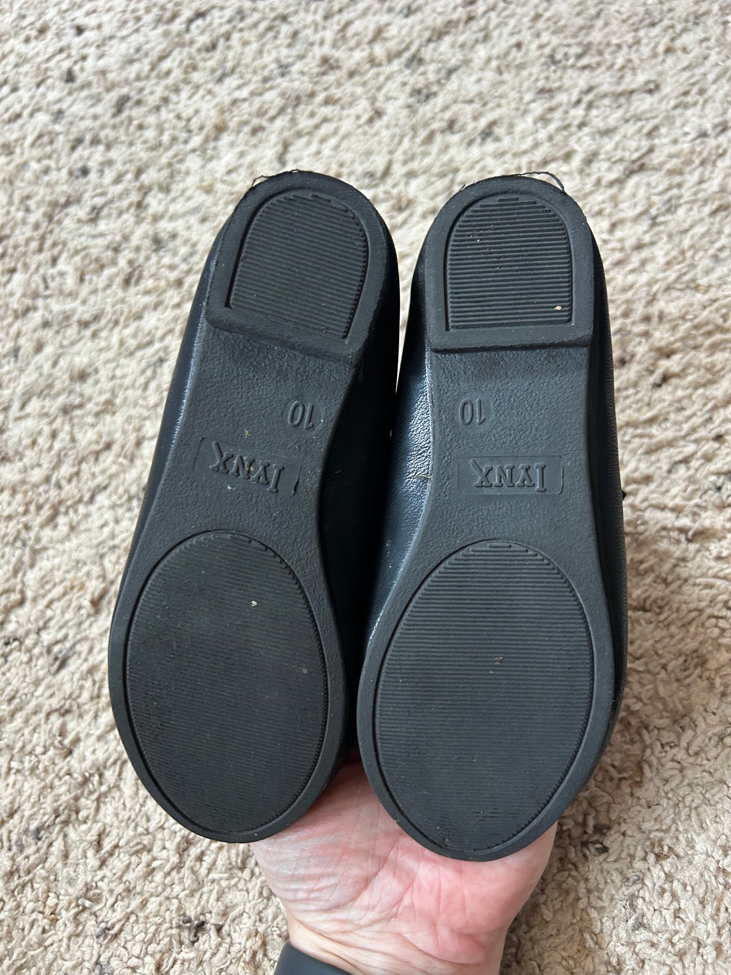 Seller 120 VGUC Girls size 10 flats