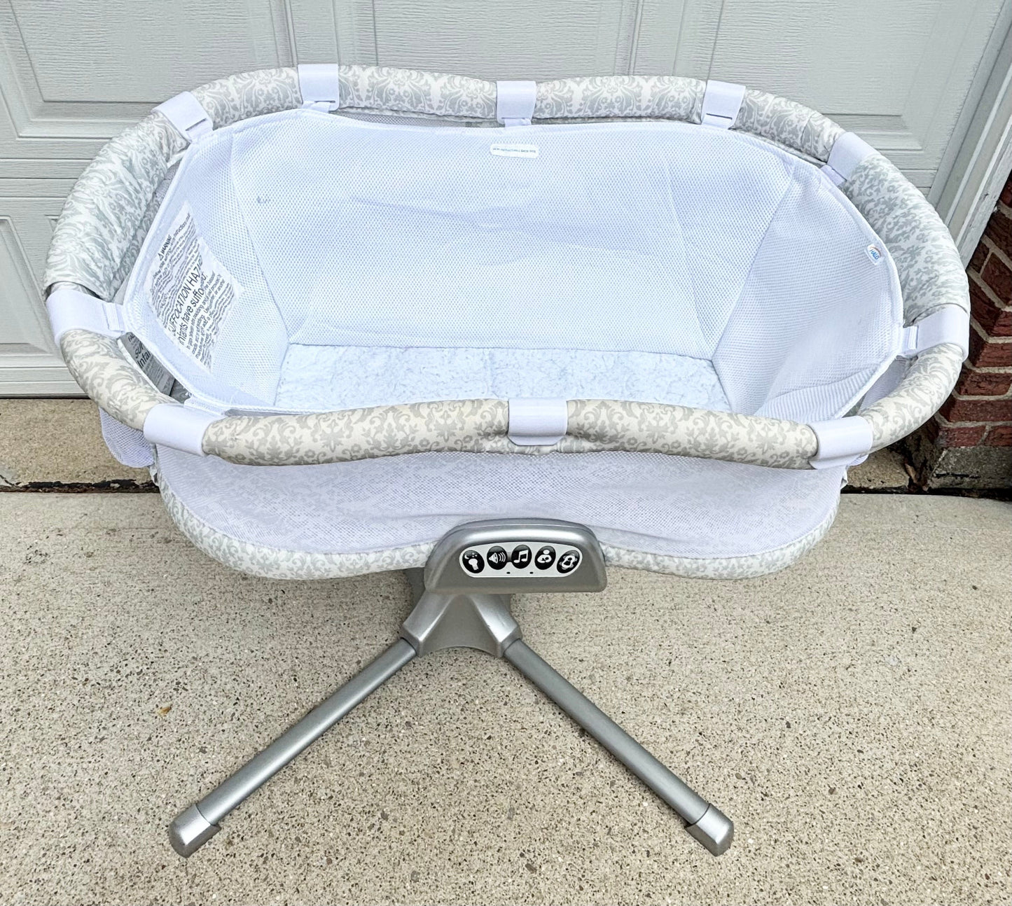 #132 - REDUCED - HALO: BassiNest Swivel Sleeper Premiere Series with HALO Newborn Insert - LARGE ITEM/PPU ONLY