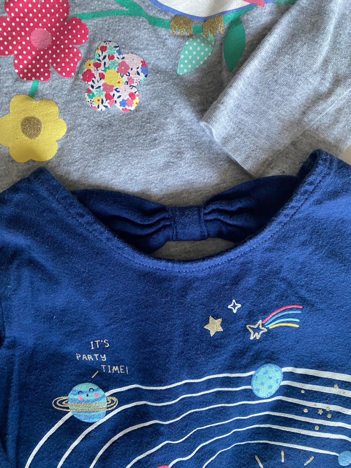 #59 bundle of girls 2T Carter’s tshirts