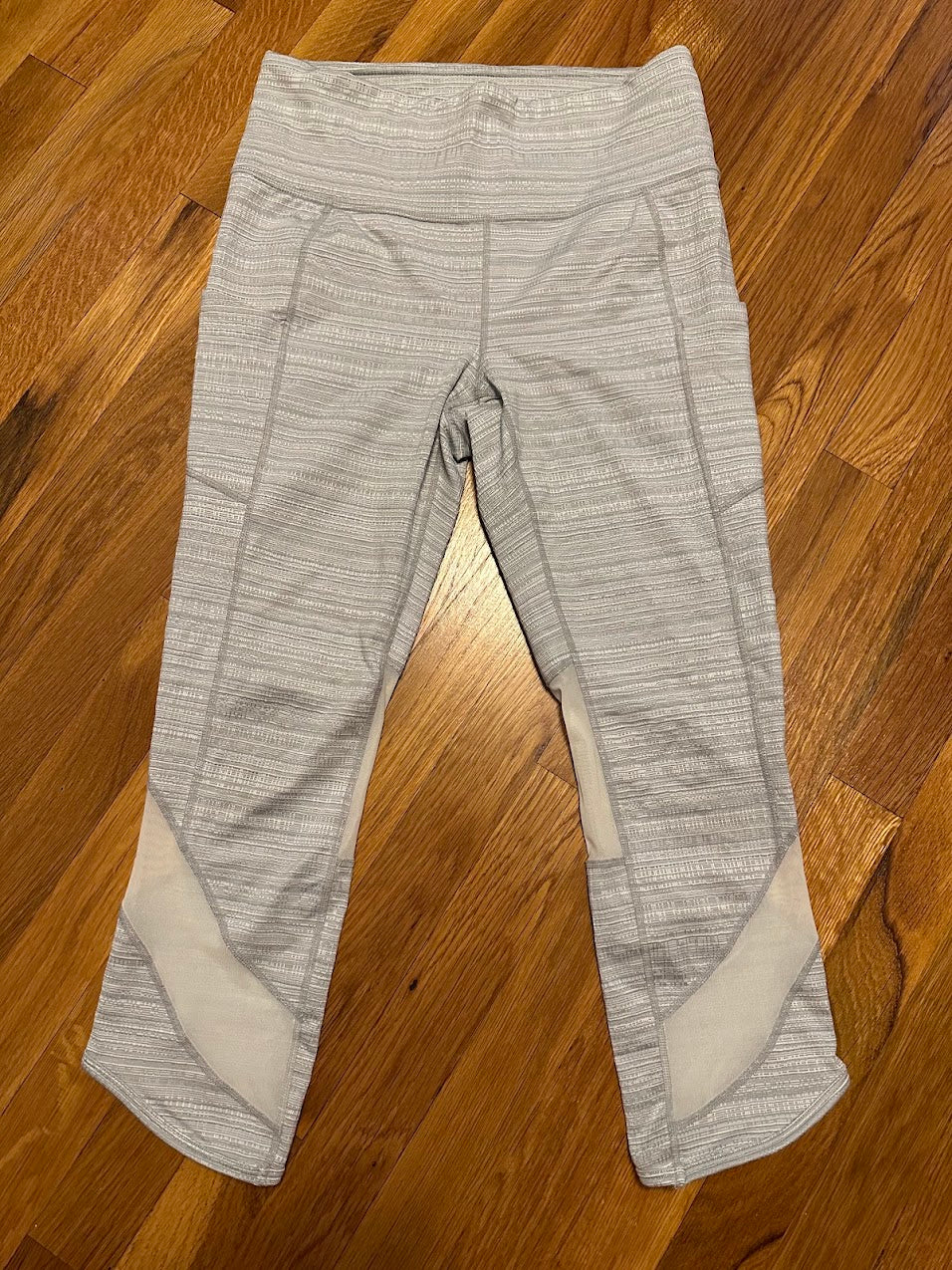 Seller #101 Athleta women's size Medium light gray cropped leggings