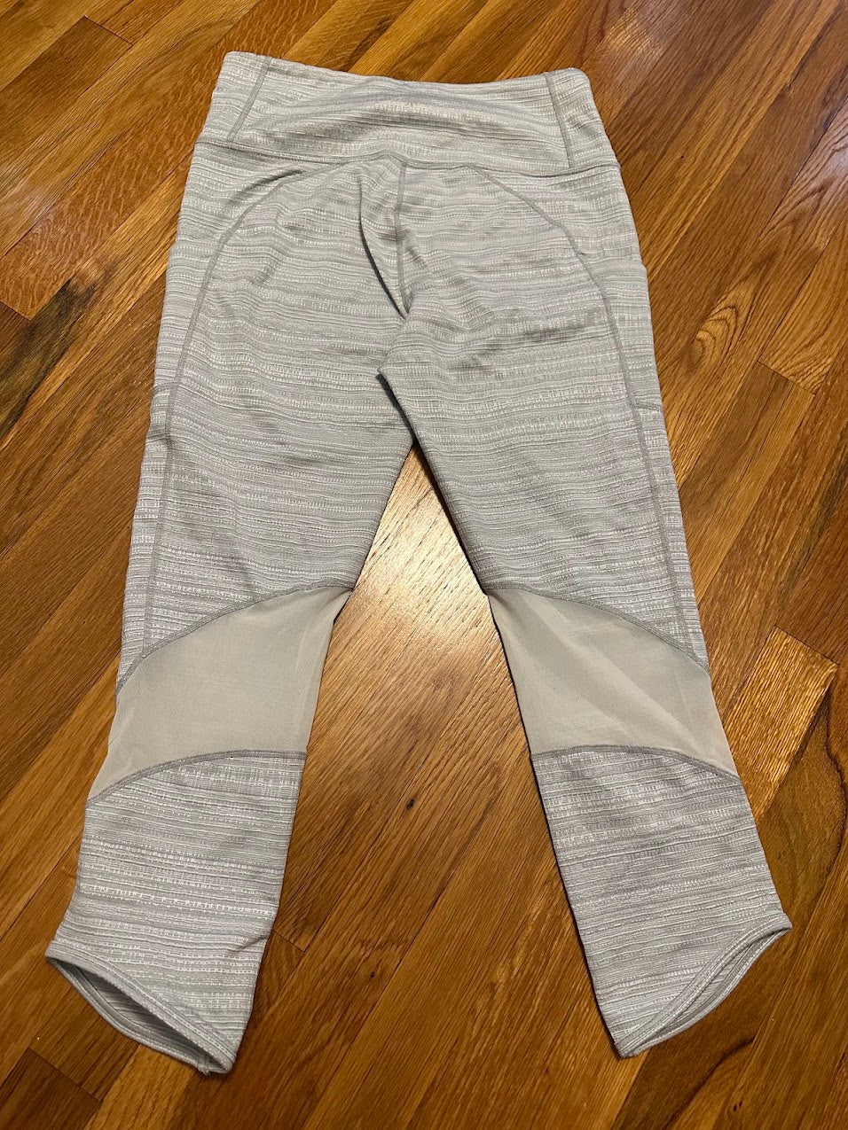 Seller #101 Athleta women's size Medium light gray cropped leggings