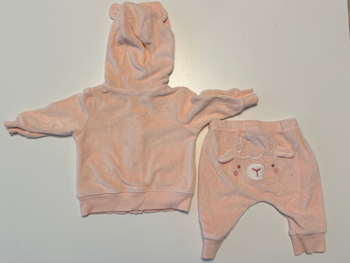 #93 carters pink set size 3 months